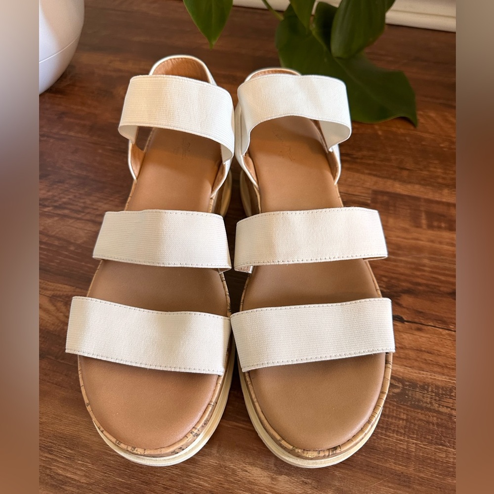 Universal Threads White Platform Sandals - Picture 3 of 7